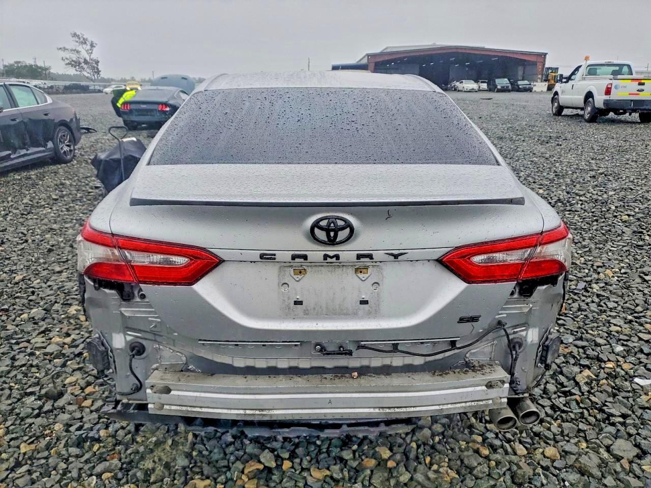 2018 TOYOTA CAMRY L photo 11