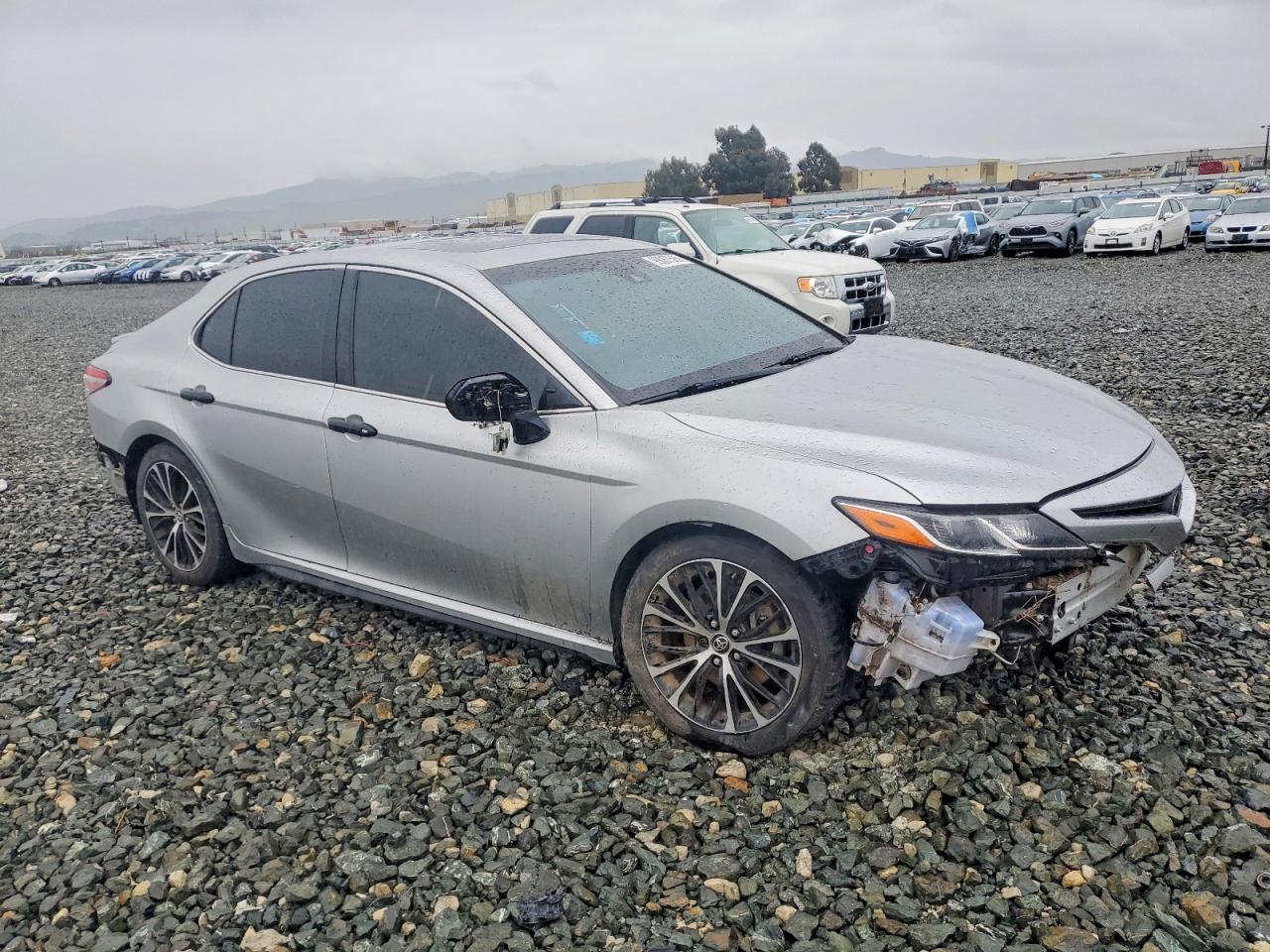 2018 TOYOTA CAMRY L photo 7