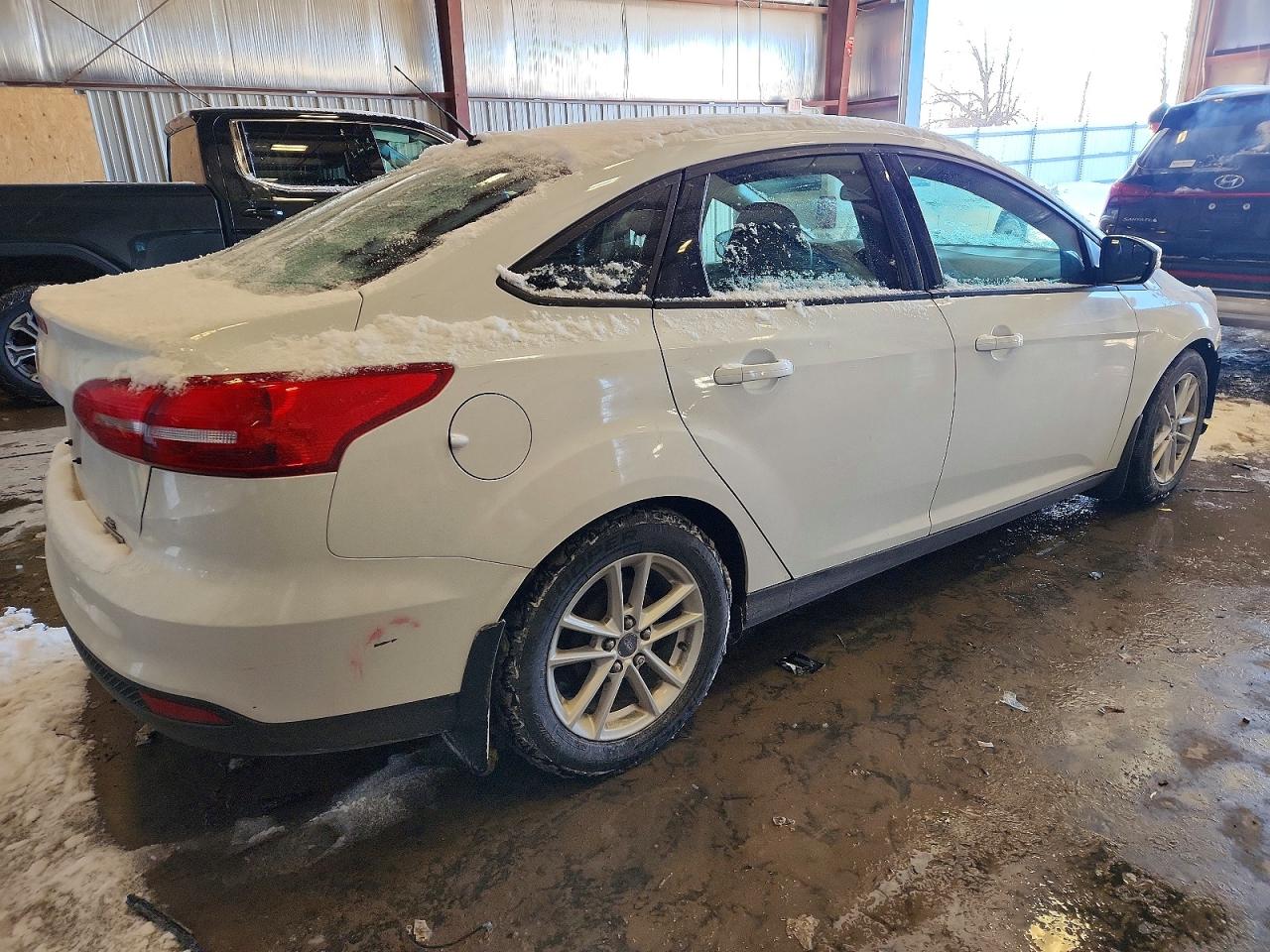 2015 FORD FOCUS SE photo 3