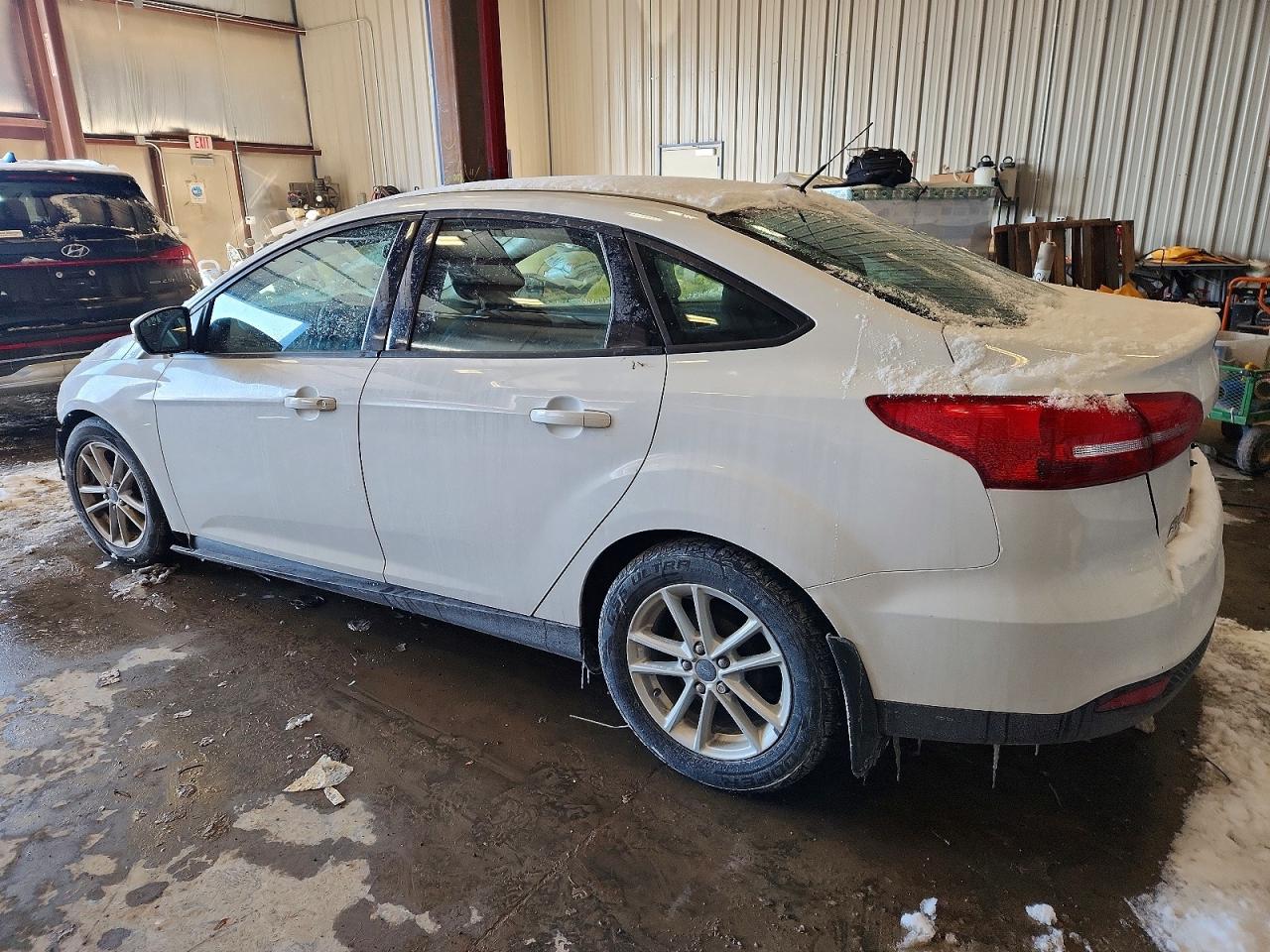 2015 FORD FOCUS SE photo 2