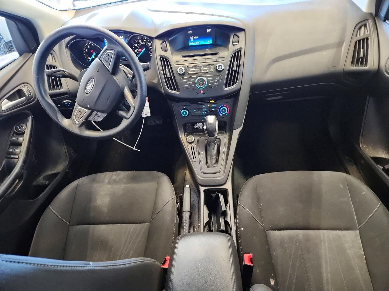 2015 FORD FOCUS SE photo 8