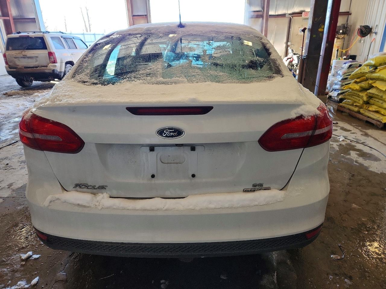 2015 FORD FOCUS SE photo 6