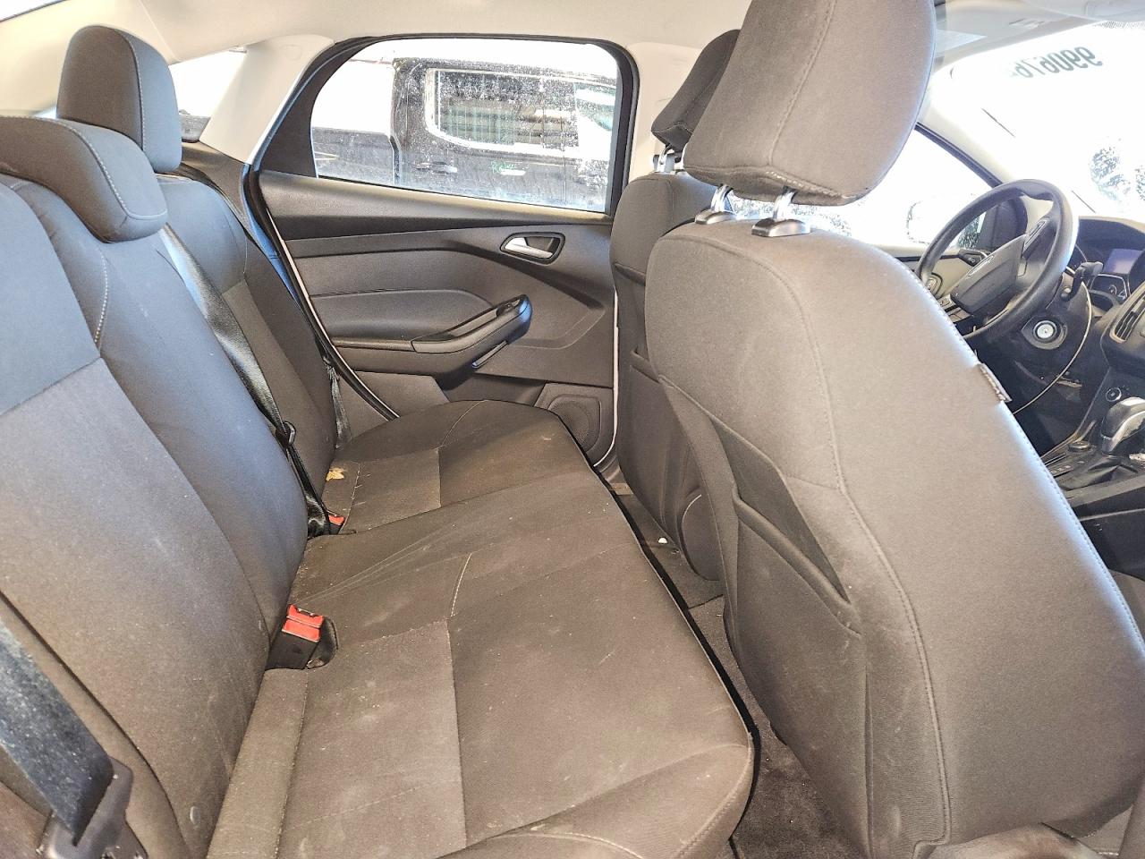 2015 FORD FOCUS SE photo 10