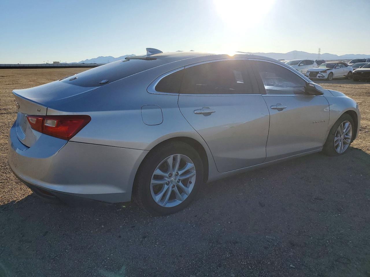 2017 CHEVROLET MALIBU LT photo 5