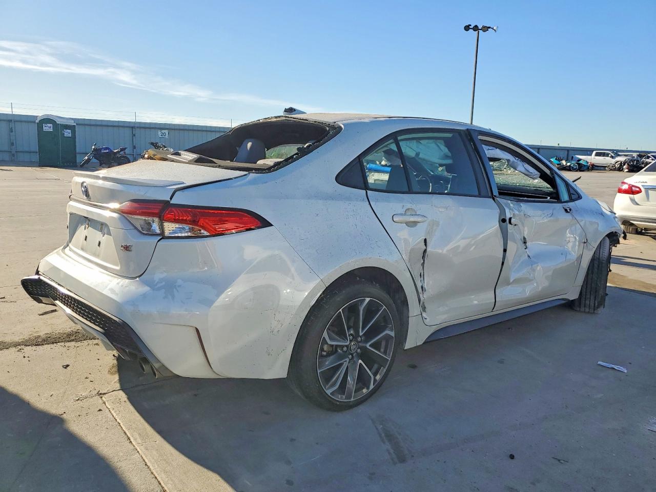 2021 TOYOTA COROLLA SE photo 3