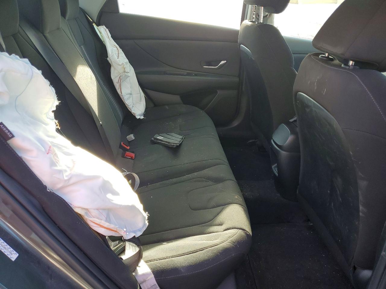2024 HYUNDAI ELANTRA SEL photo 10