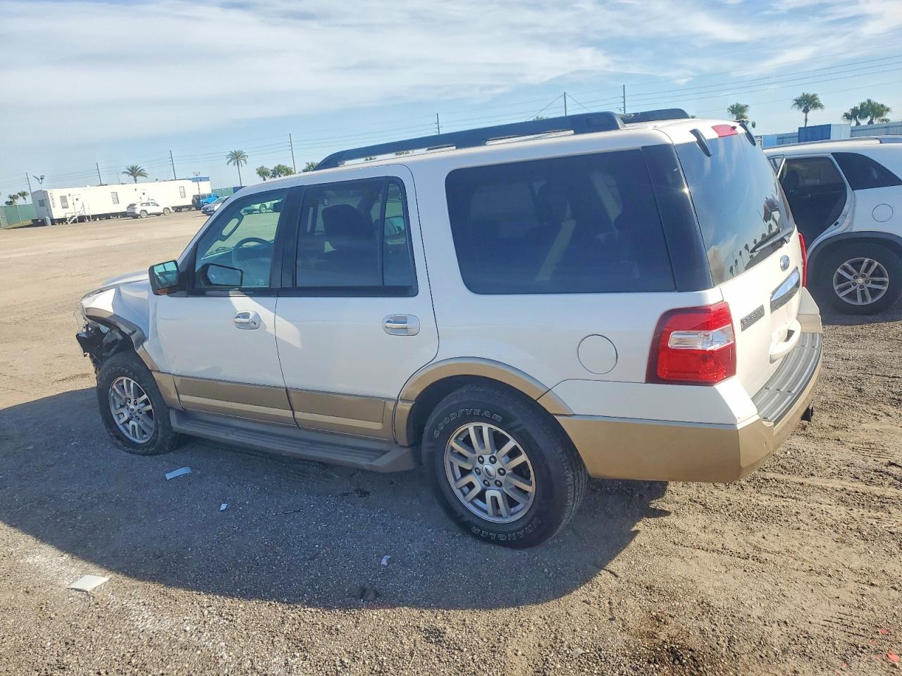 2011 FORD EXPEDITION XLT photo 3