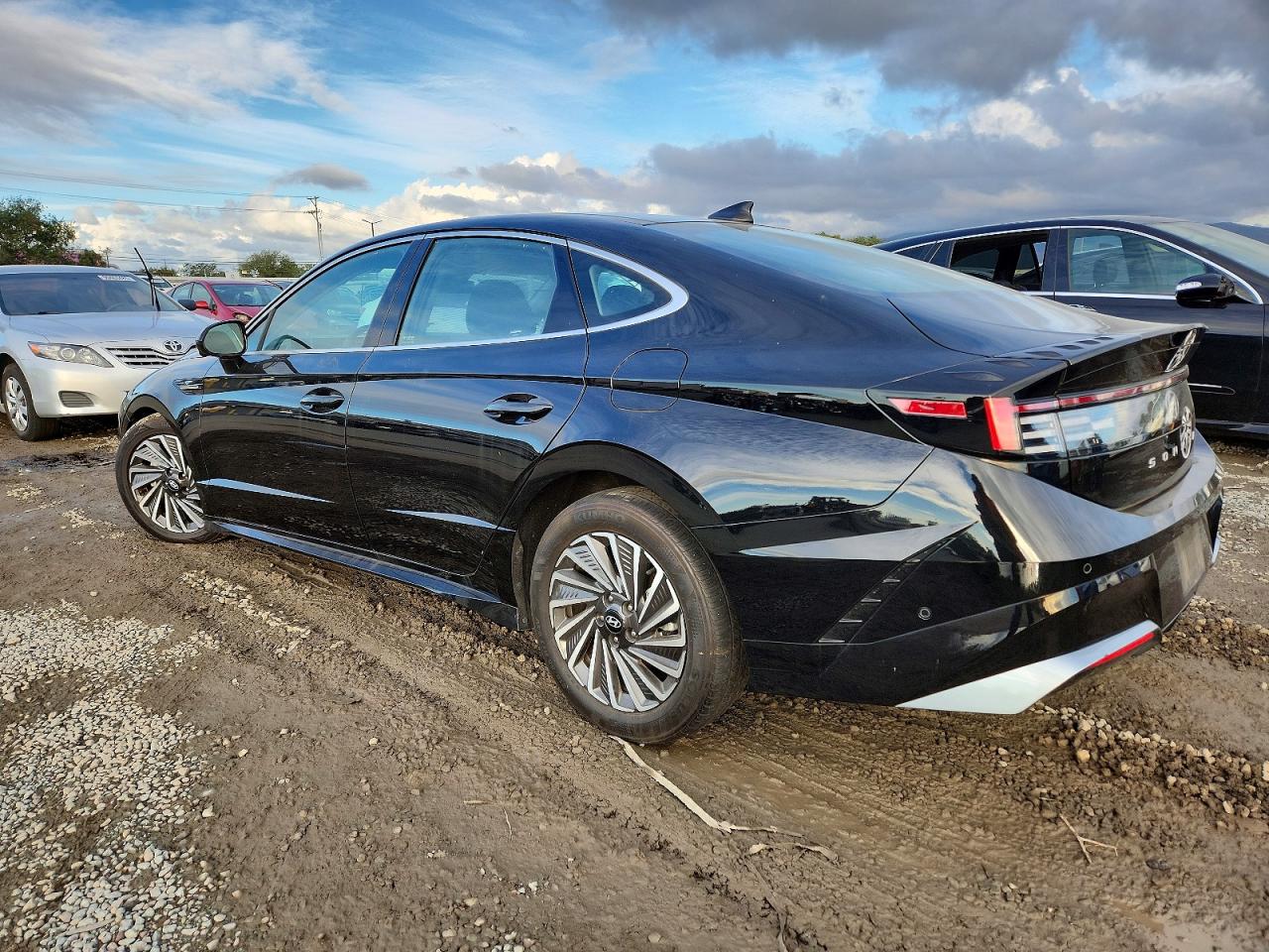 2024 HYUNDAI SONATA HYBRID photo 2