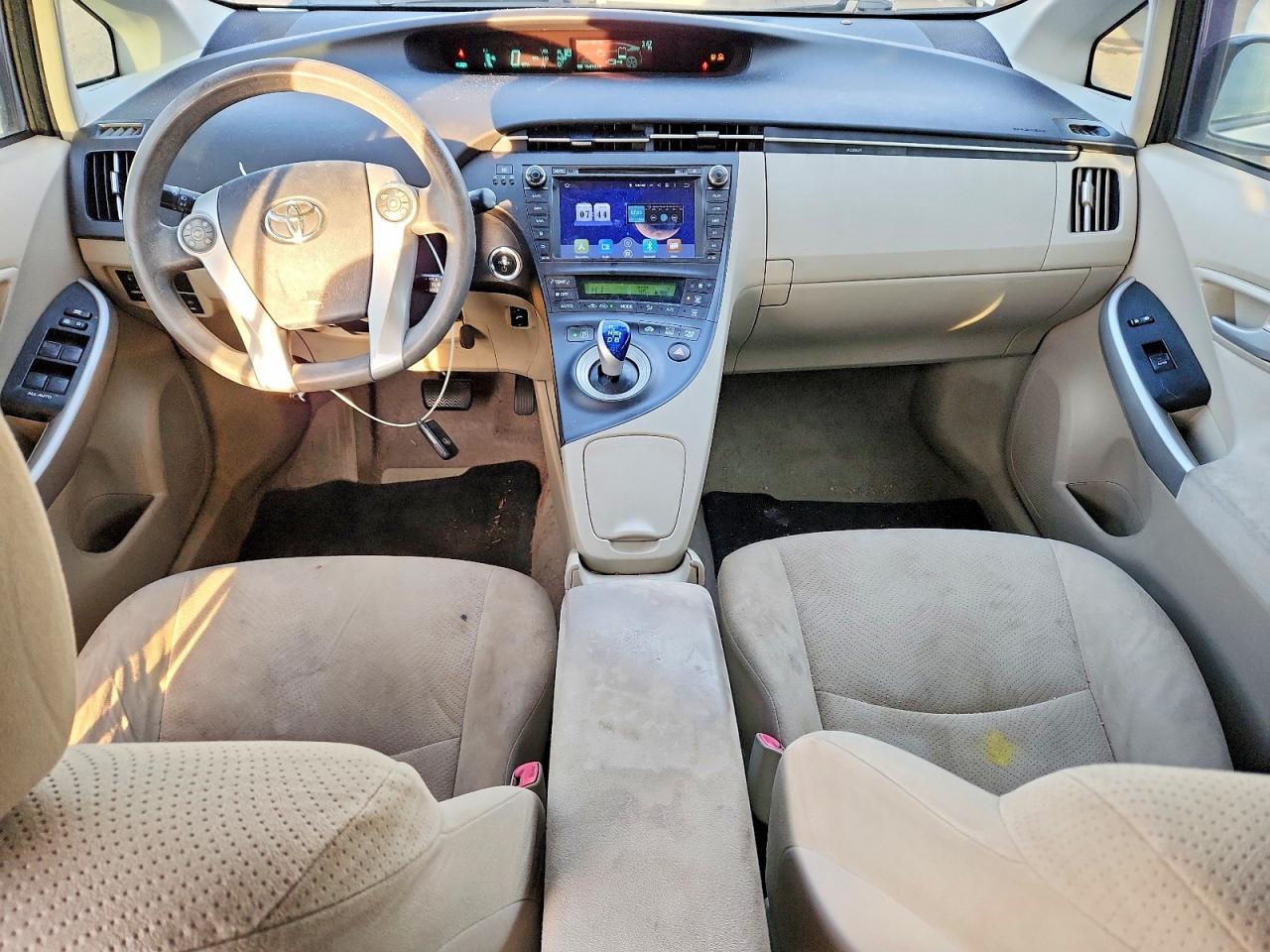2010 TOYOTA PRIUS photo 8