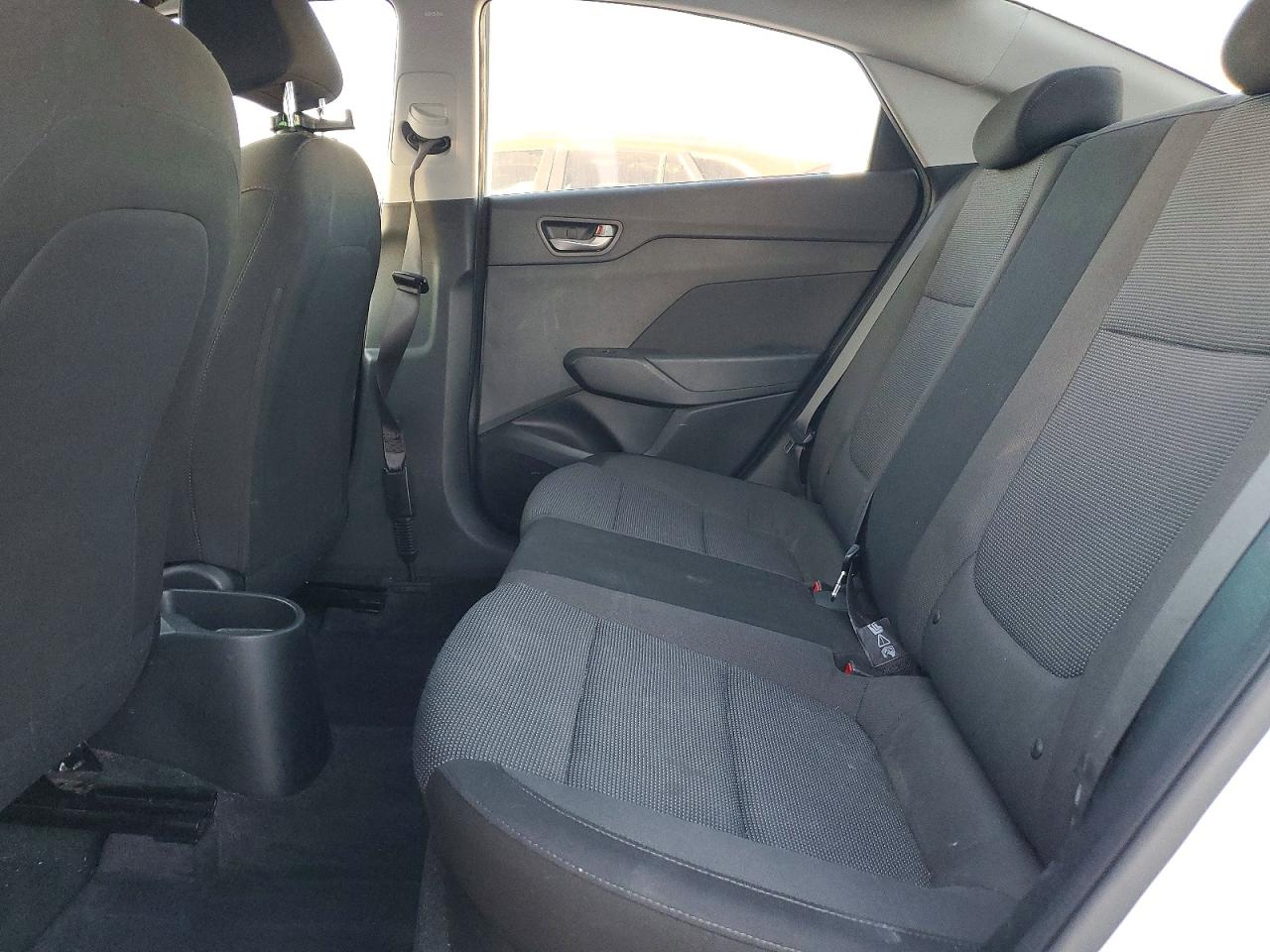 2019 HYUNDAI ACCENT SE photo 19