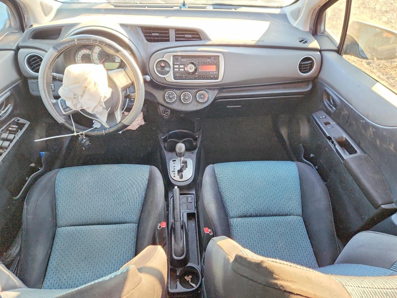 2013 TOYOTA YARIS photo 8