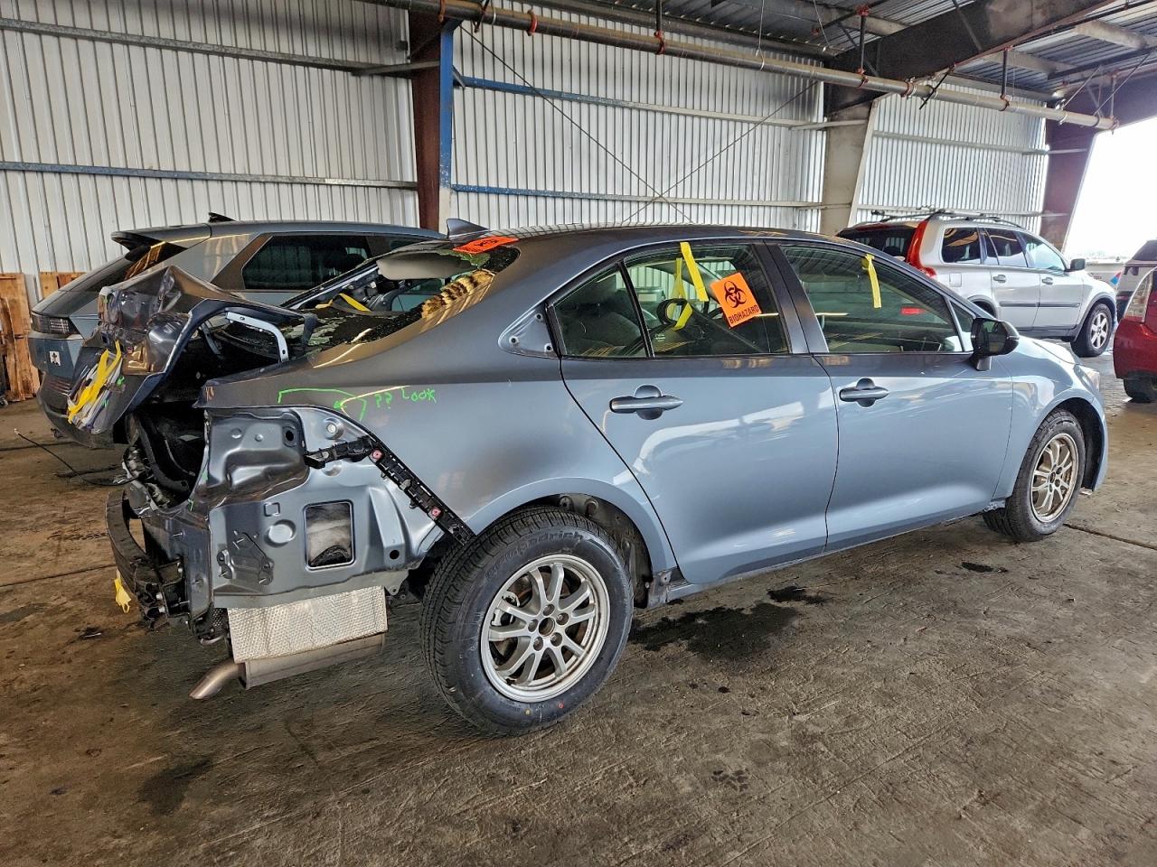 2022 TOYOTA COROLLA LE photo 3