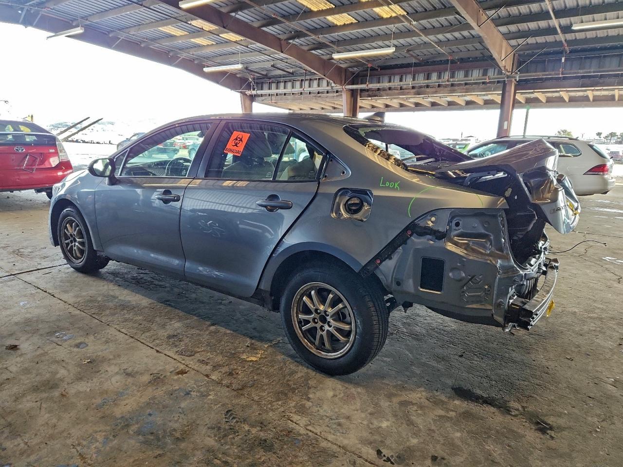 2022 TOYOTA COROLLA LE photo 2