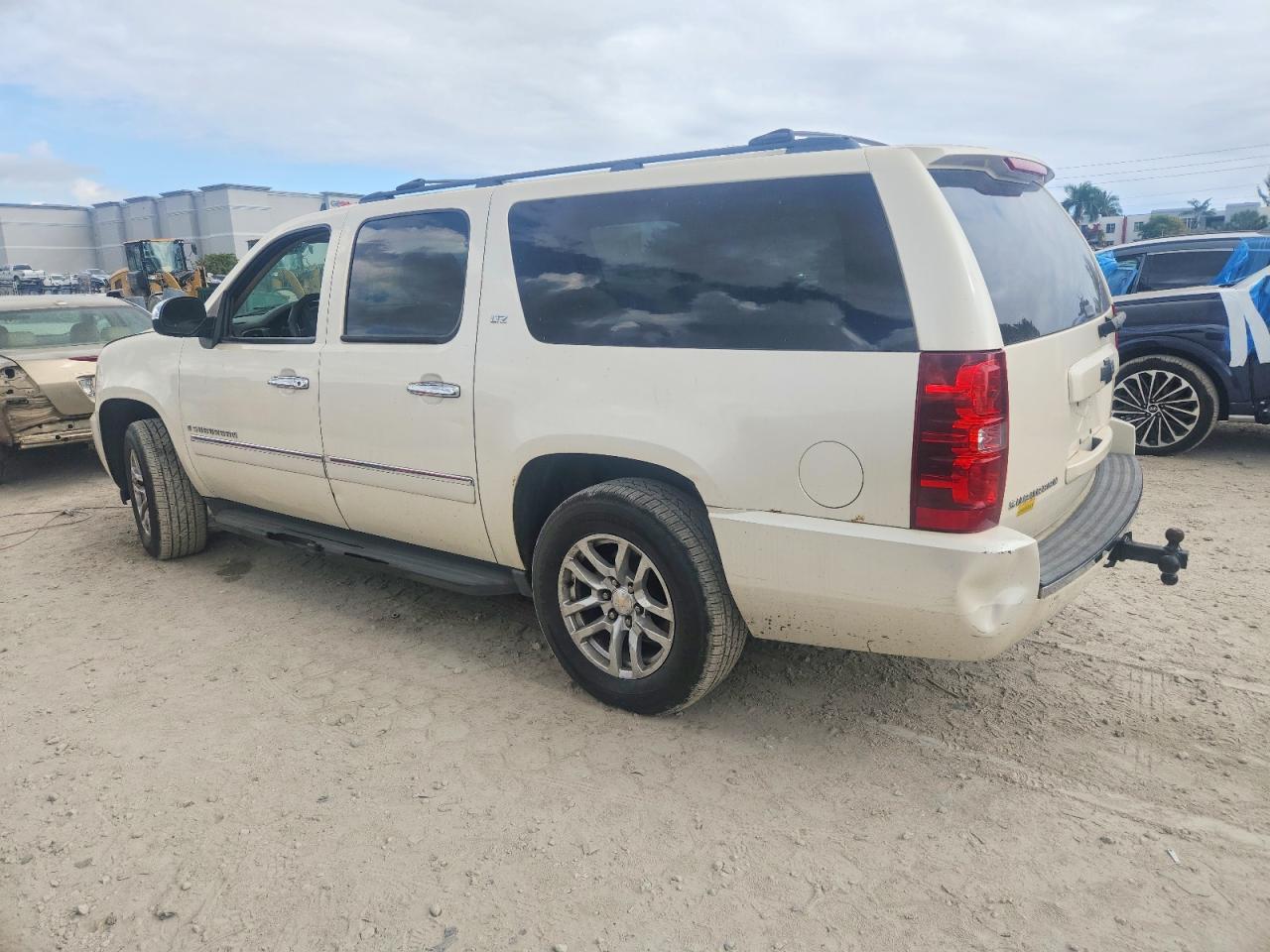 2009 CHEVROLET SUBURBAN K1500 LTZ photo 2
