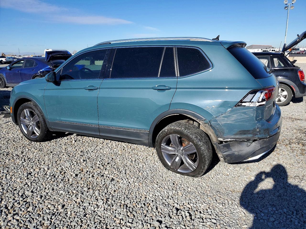 2021 VOLKSWAGEN TIGUAN SE photo 3
