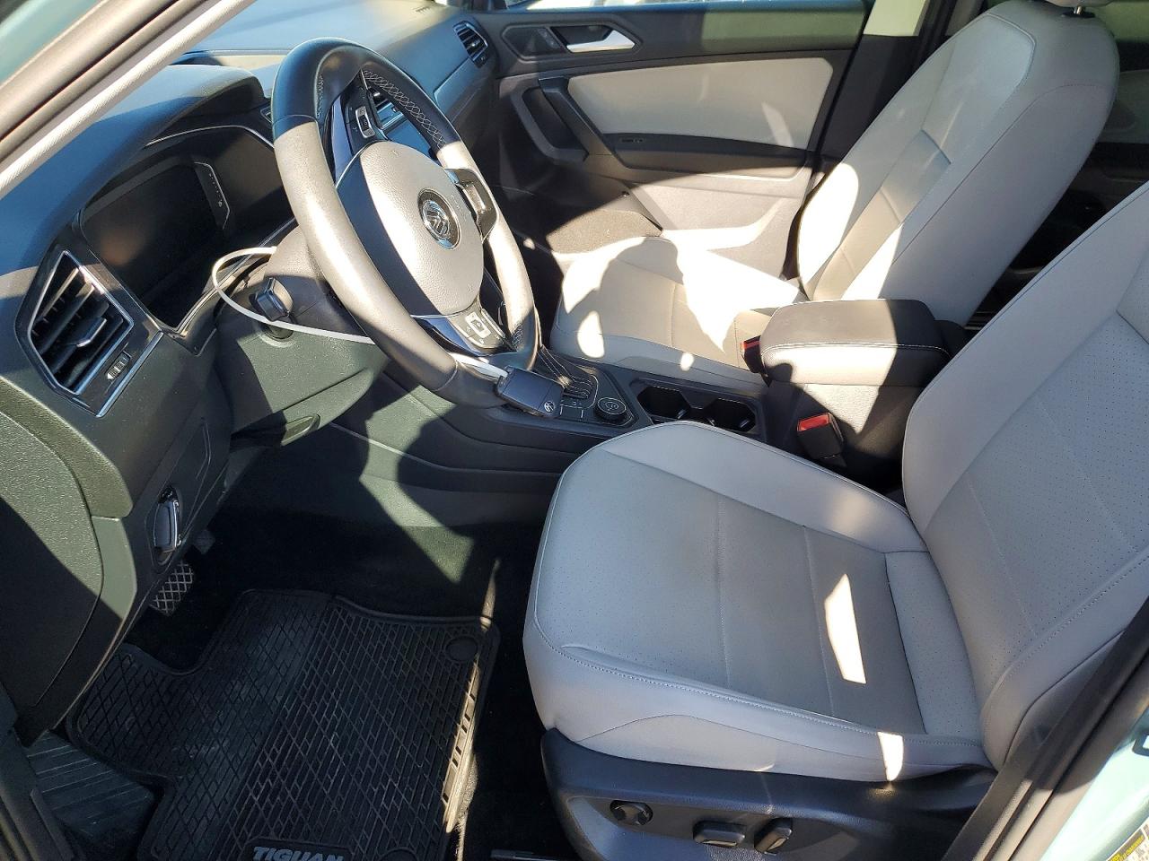 2021 VOLKSWAGEN TIGUAN SE photo 13