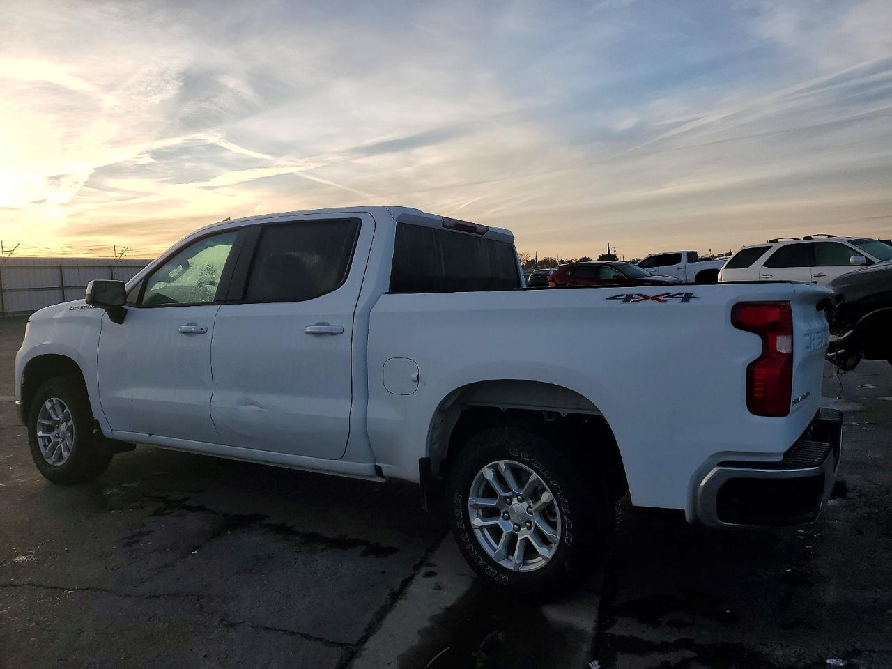 2025 CHEVROLET SILVERADO K1500 LT photo 2
