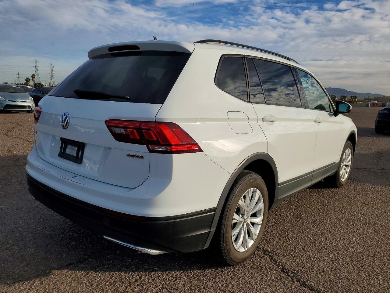 2020 VOLKSWAGEN TIGUAN S photo 3