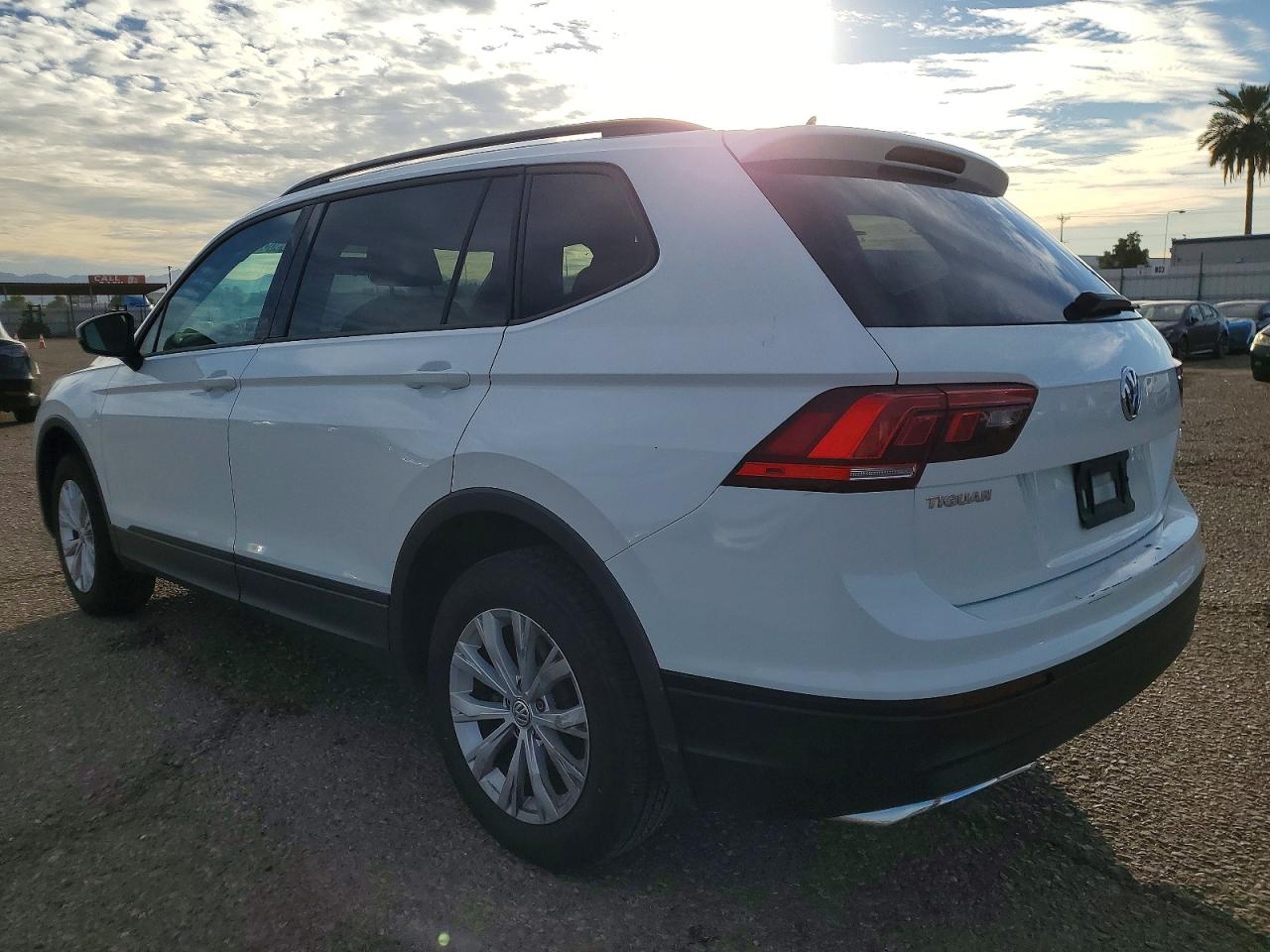 2020 VOLKSWAGEN TIGUAN S photo 2