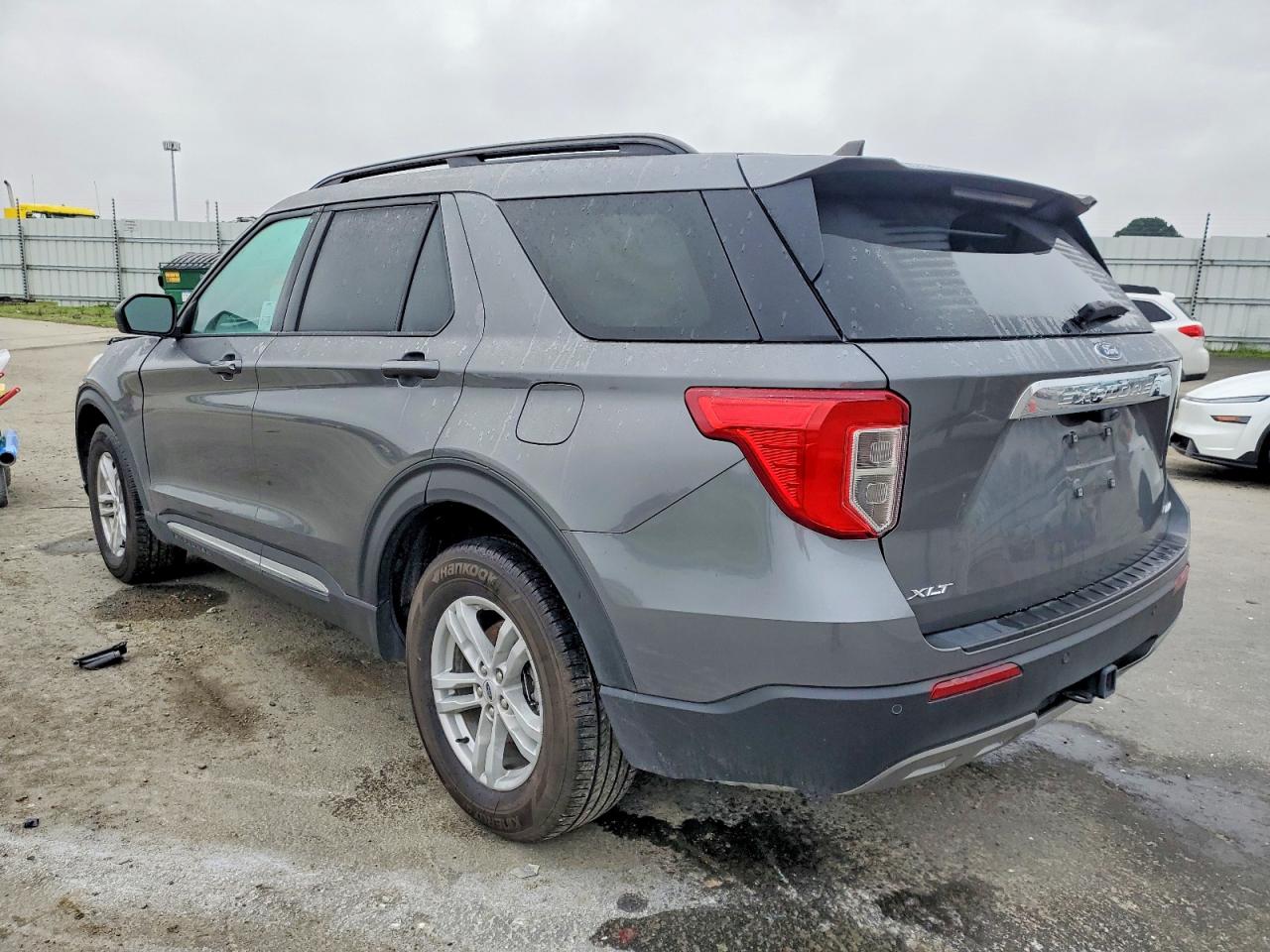 2024 FORD EXPLORER XLT photo 2