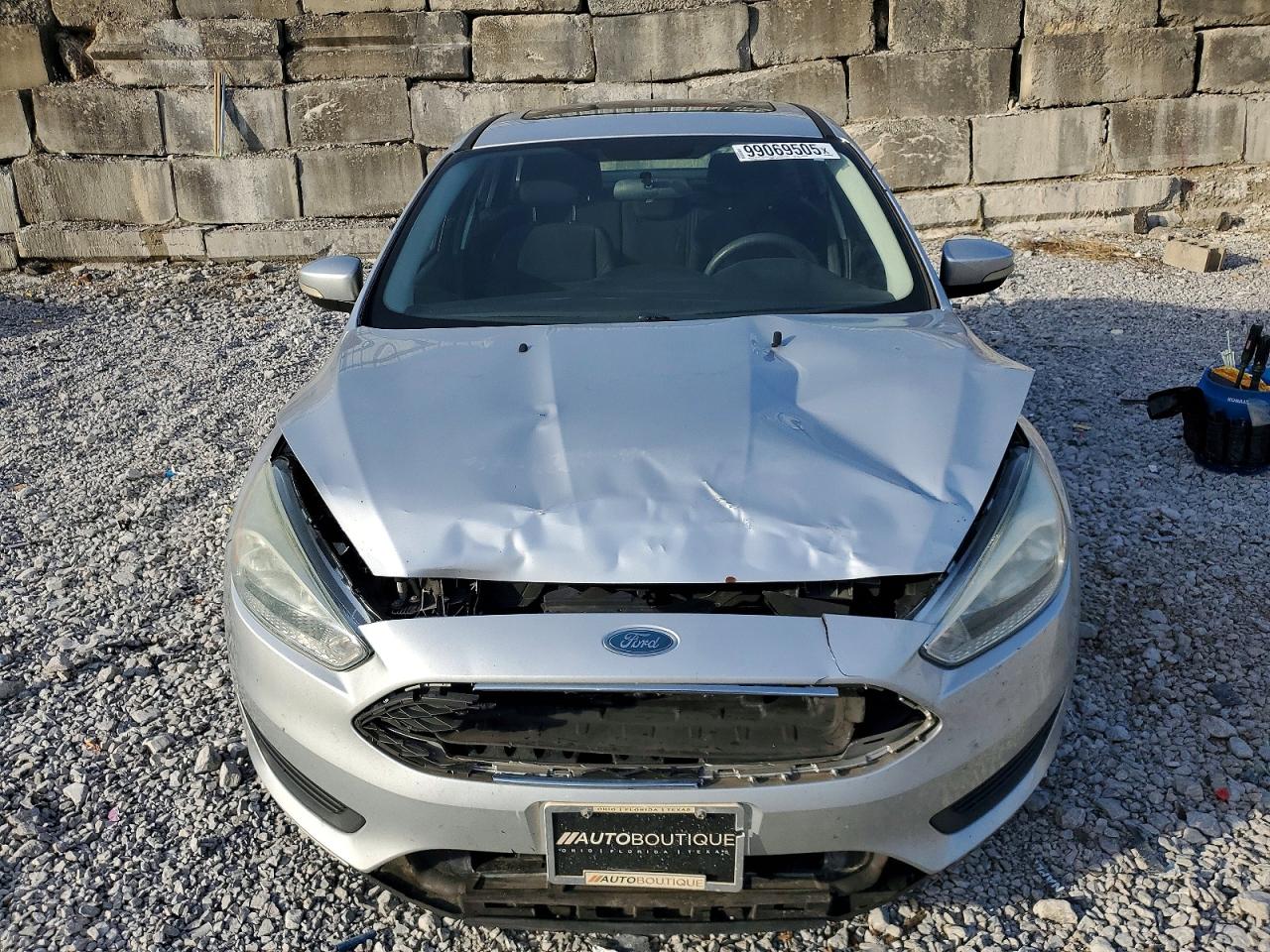 2015 FORD FOCUS SE photo 5