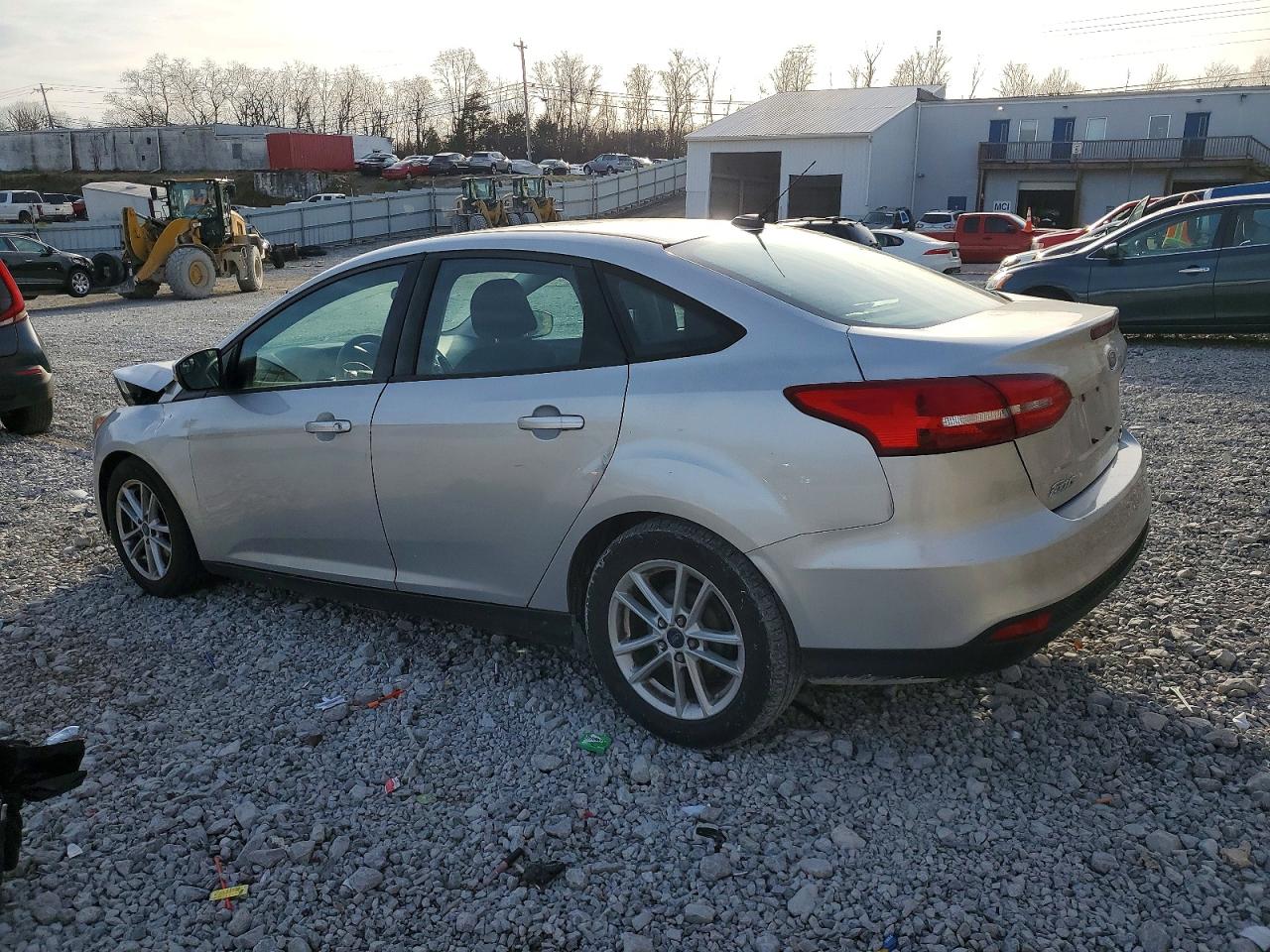 2015 FORD FOCUS SE photo 2