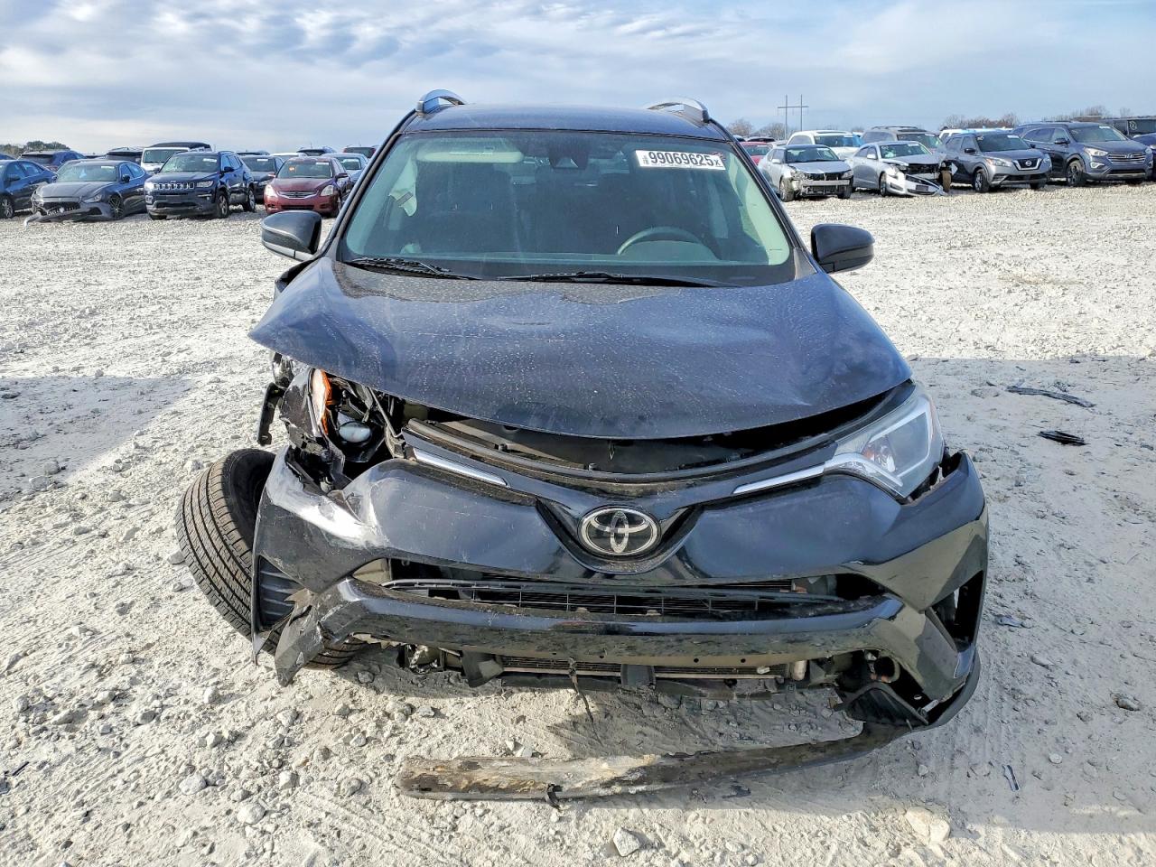 2017 TOYOTA RAV4 LE photo 9