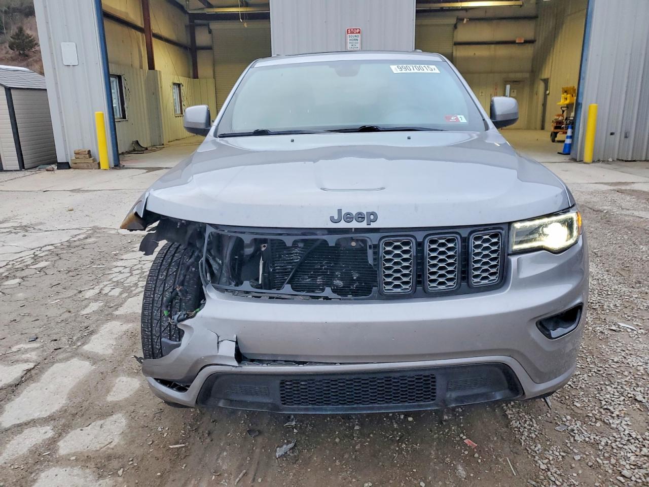 2020 JEEP GRAND CHEROKEE LAREDO photo 5