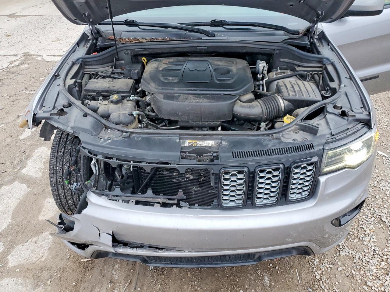 2020 JEEP GRAND CHEROKEE LAREDO photo 12