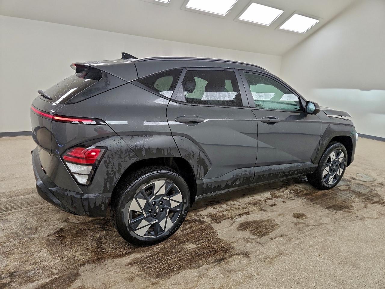 2025 HYUNDAI KONA SEL photo 3