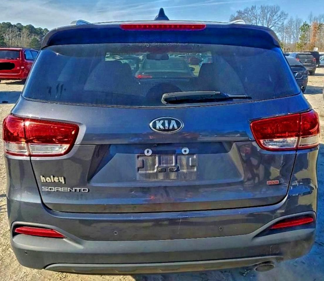 2017 KIA SORENTO LX photo 6