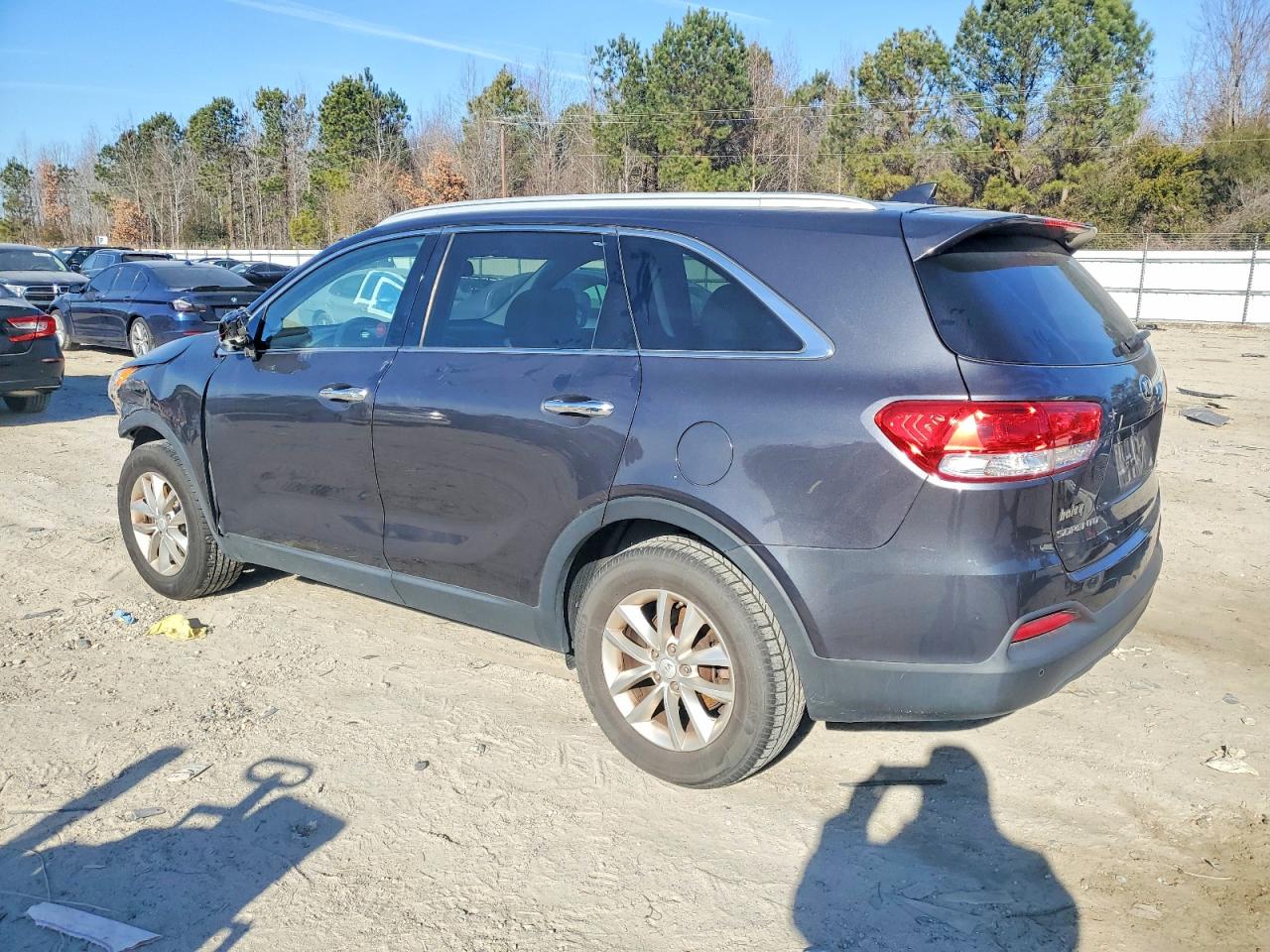 2017 KIA SORENTO LX photo 2