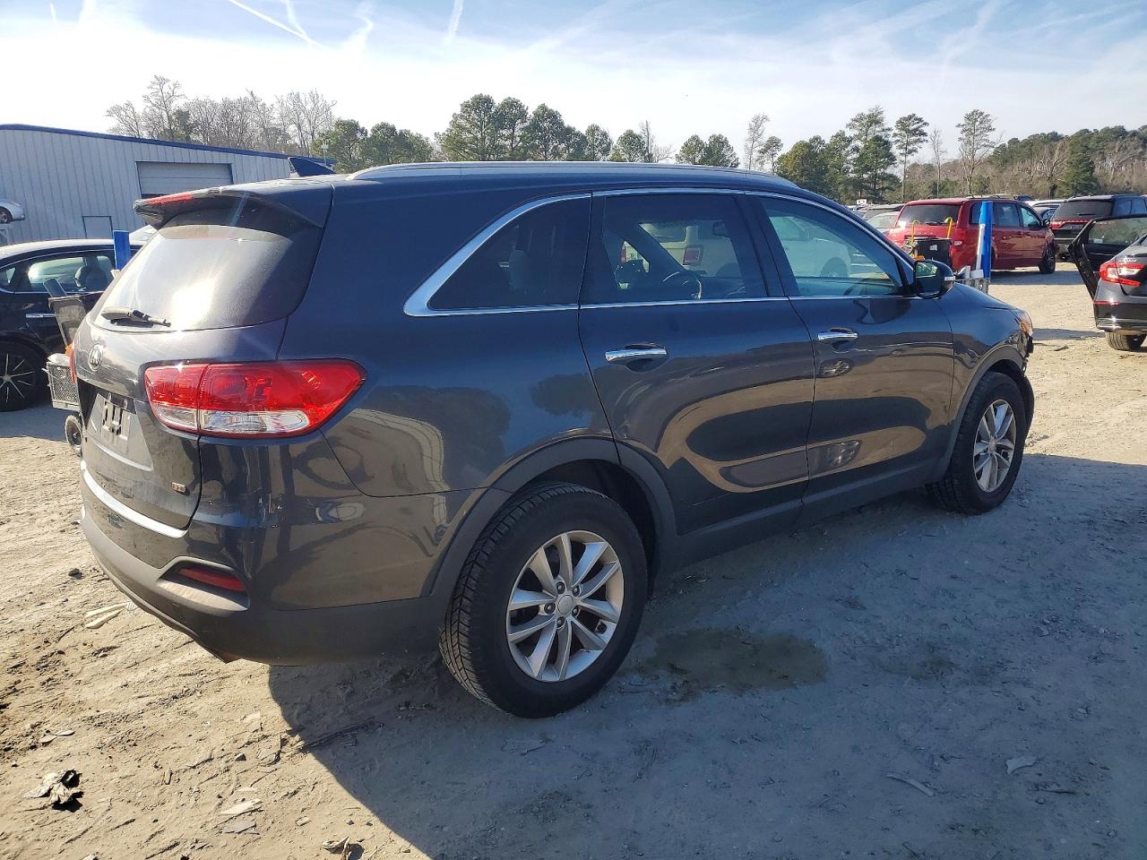 2017 KIA SORENTO LX photo 3