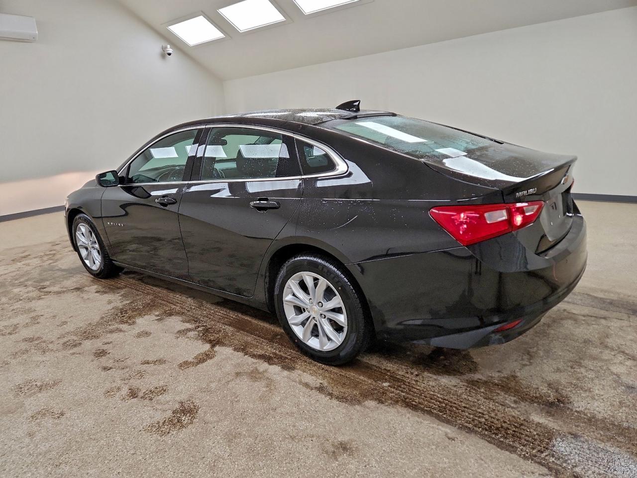 2024 CHEVROLET MALIBU LT photo 2