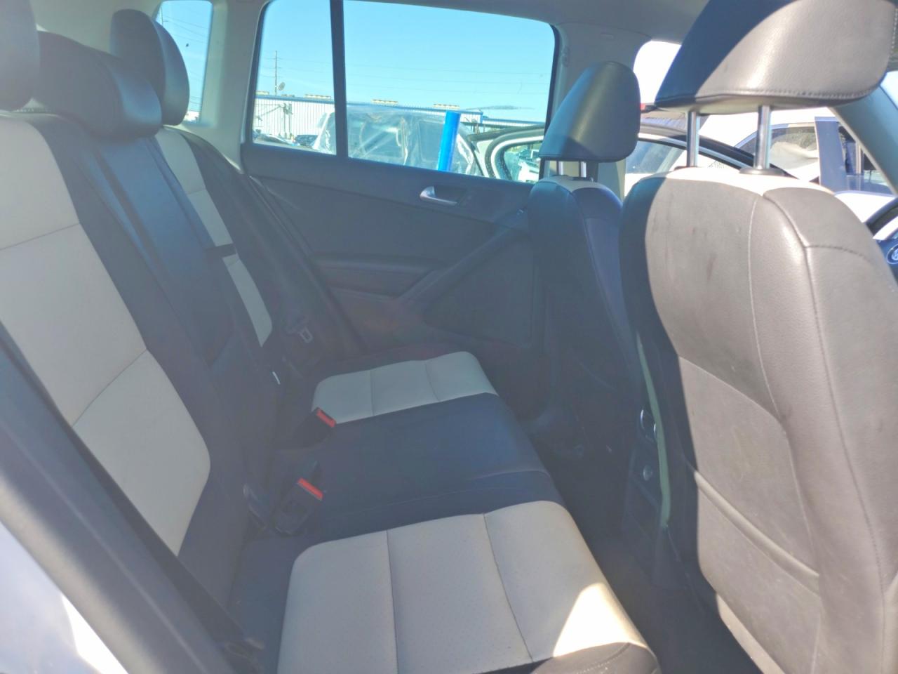 2016 VOLKSWAGEN TIGUAN S photo 11