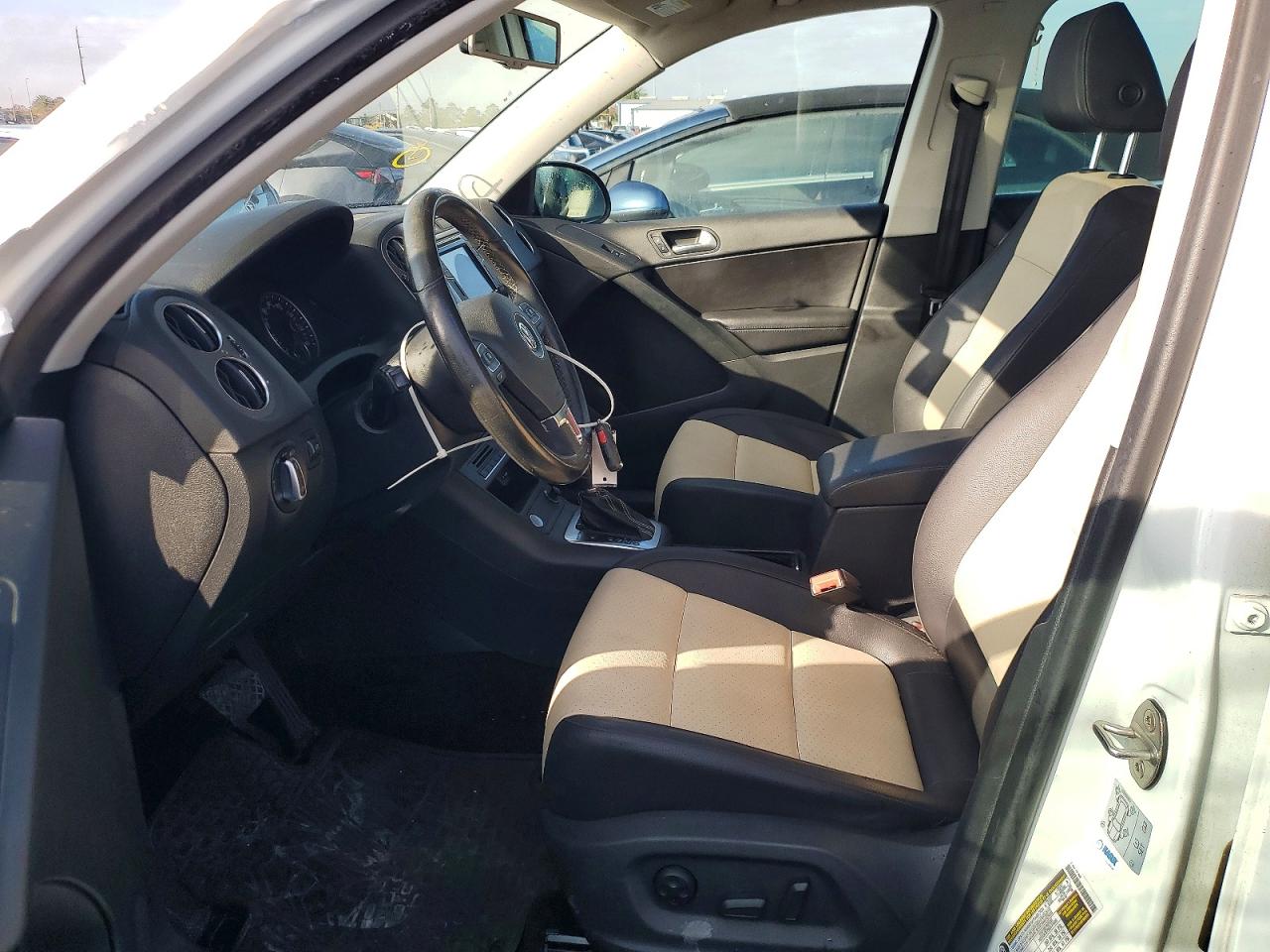 2016 VOLKSWAGEN TIGUAN S photo 7