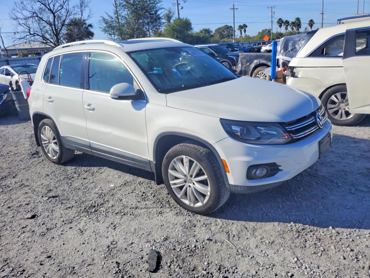 2016 VOLKSWAGEN TIGUAN S photo 4