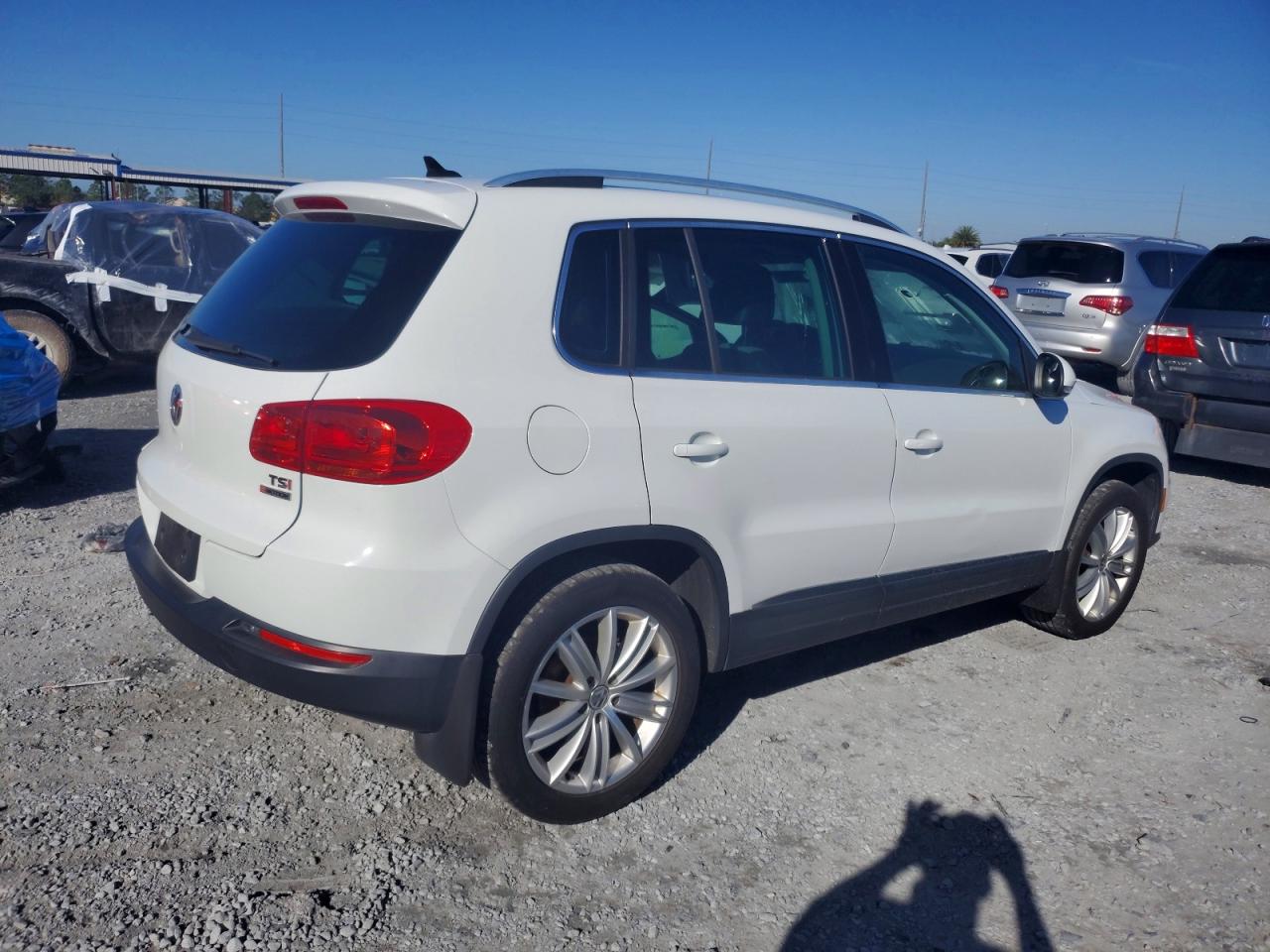 2016 VOLKSWAGEN TIGUAN S photo 3