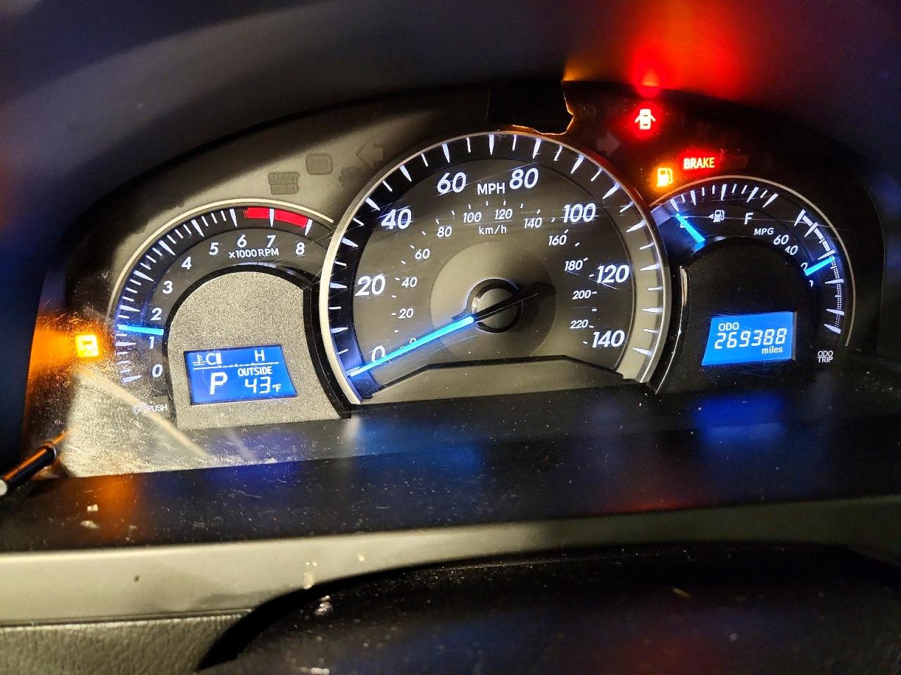 2013 TOYOTA CAMRY LE photo 9