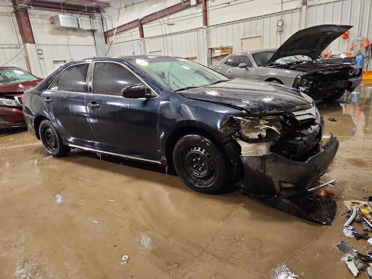 2013 TOYOTA CAMRY LE photo 4