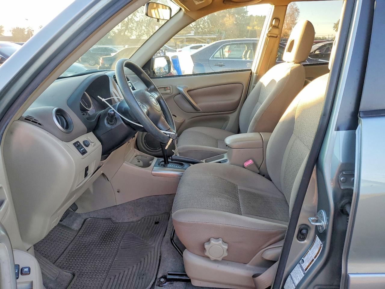 2004 TOYOTA RAV4 photo 13