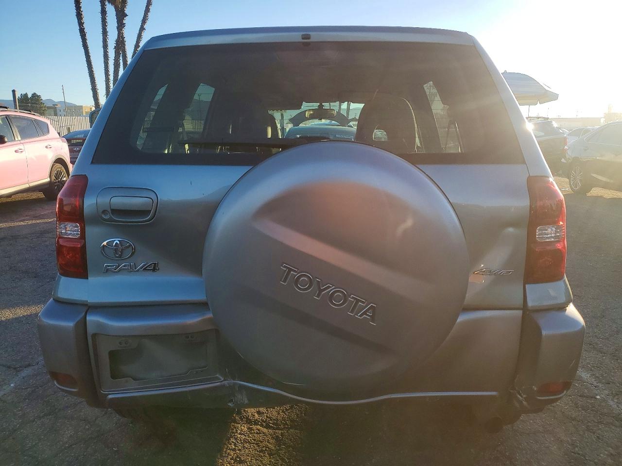 2004 TOYOTA RAV4 photo 11