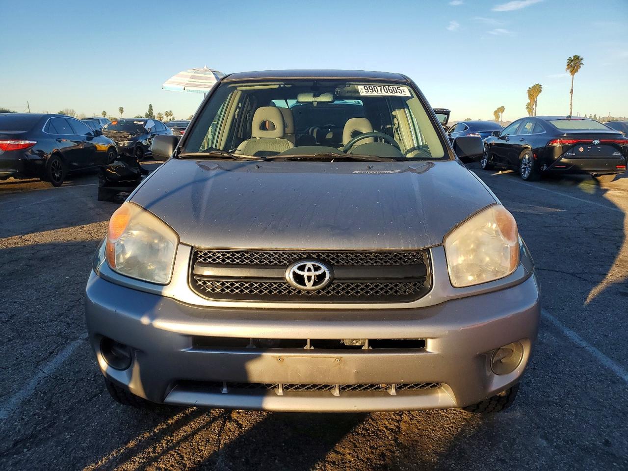 2004 TOYOTA RAV4 photo 9