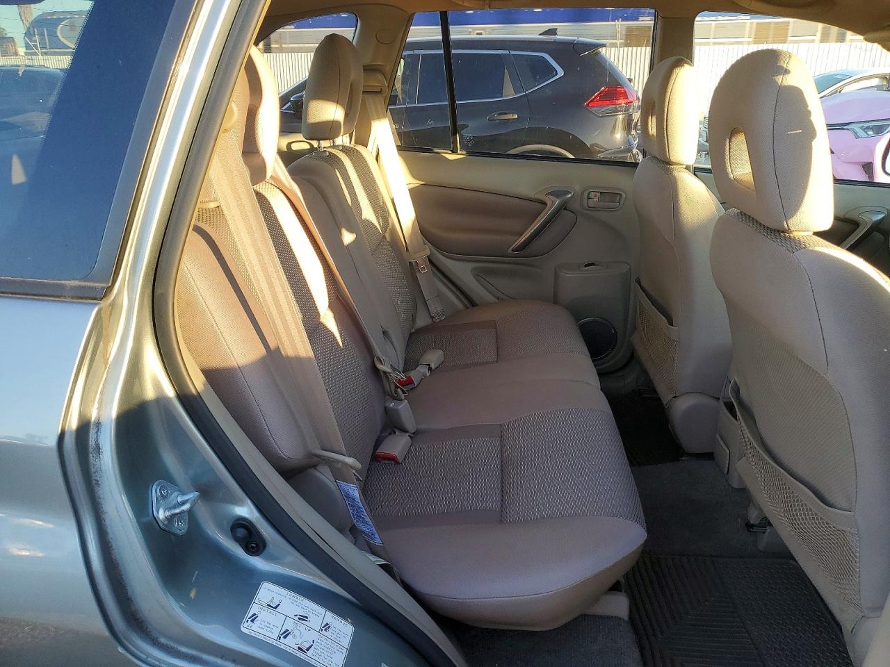 2004 TOYOTA RAV4 photo 21