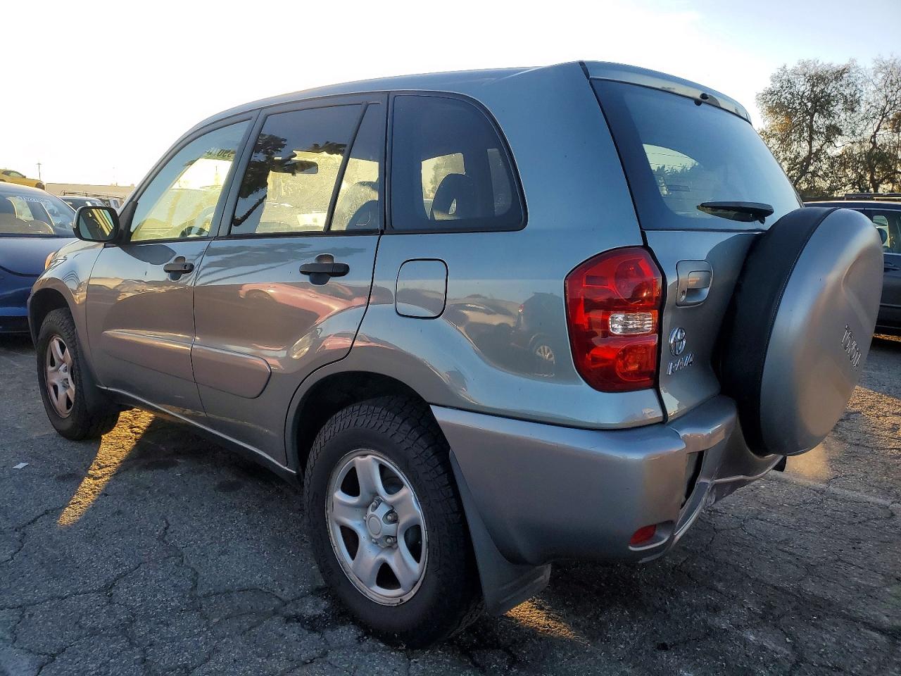 2004 TOYOTA RAV4 photo 3