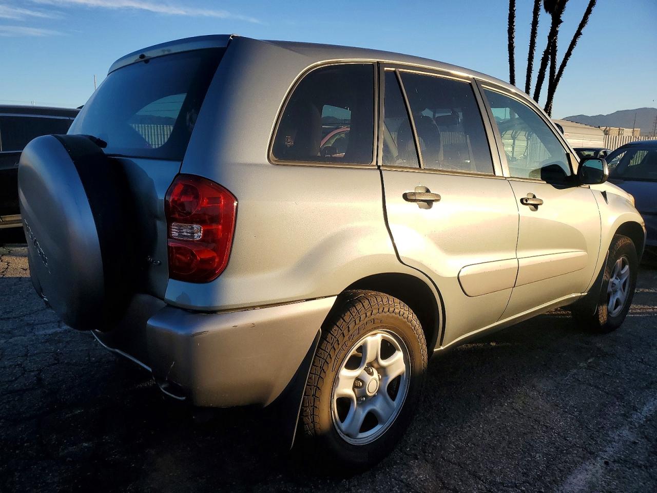 2004 TOYOTA RAV4 photo 5