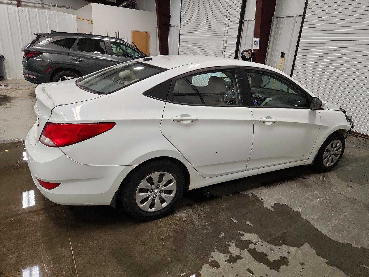 2016 HYUNDAI ACCENT SE photo 3