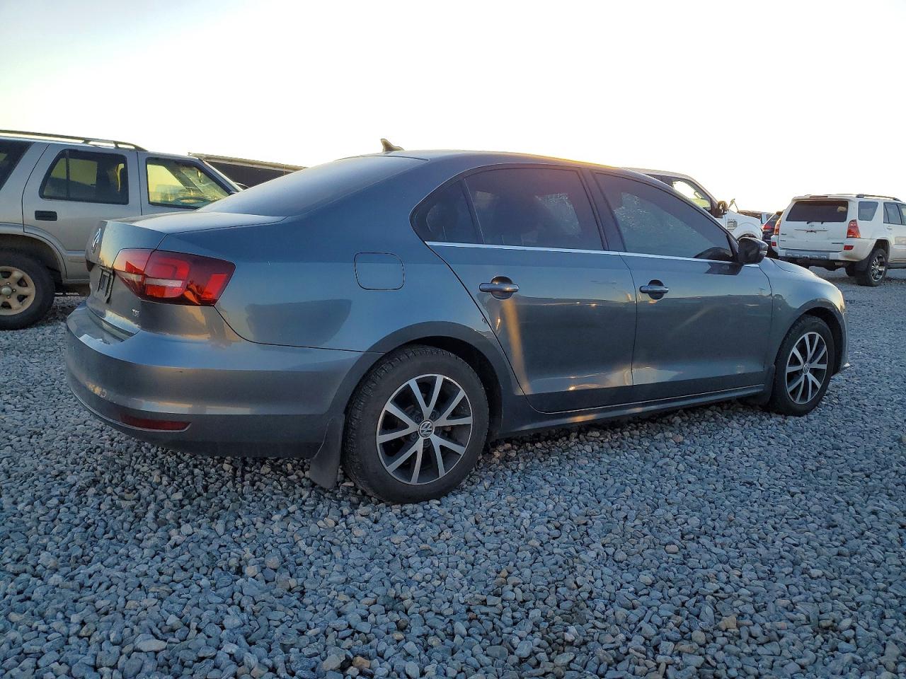 2017 VOLKSWAGEN JETTA SE photo 5