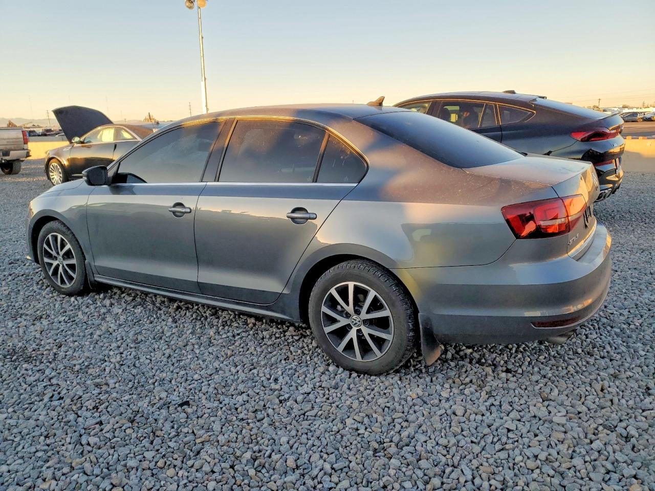 2017 VOLKSWAGEN JETTA SE photo 3