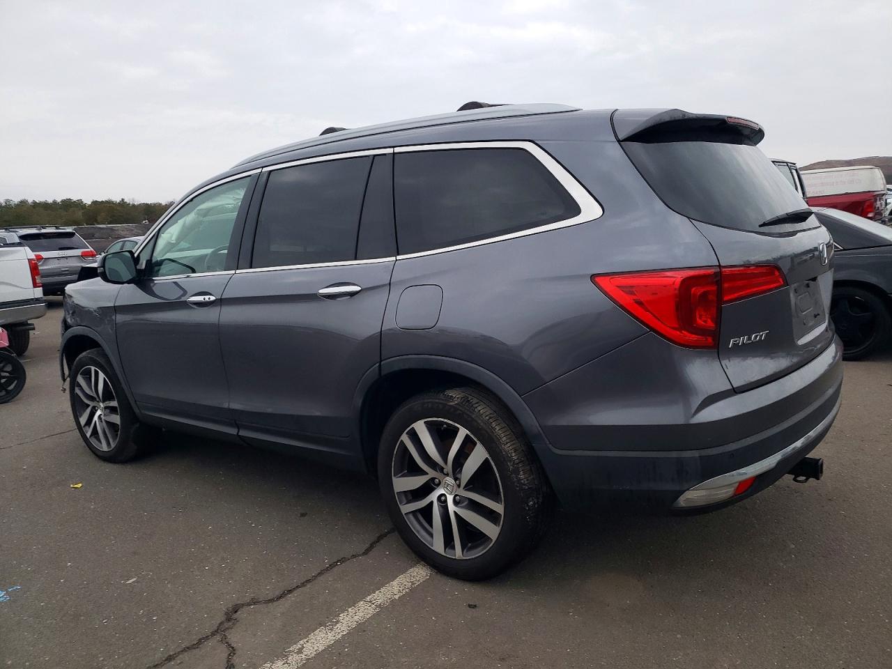 2016 HONDA PILOT TOURING photo 3